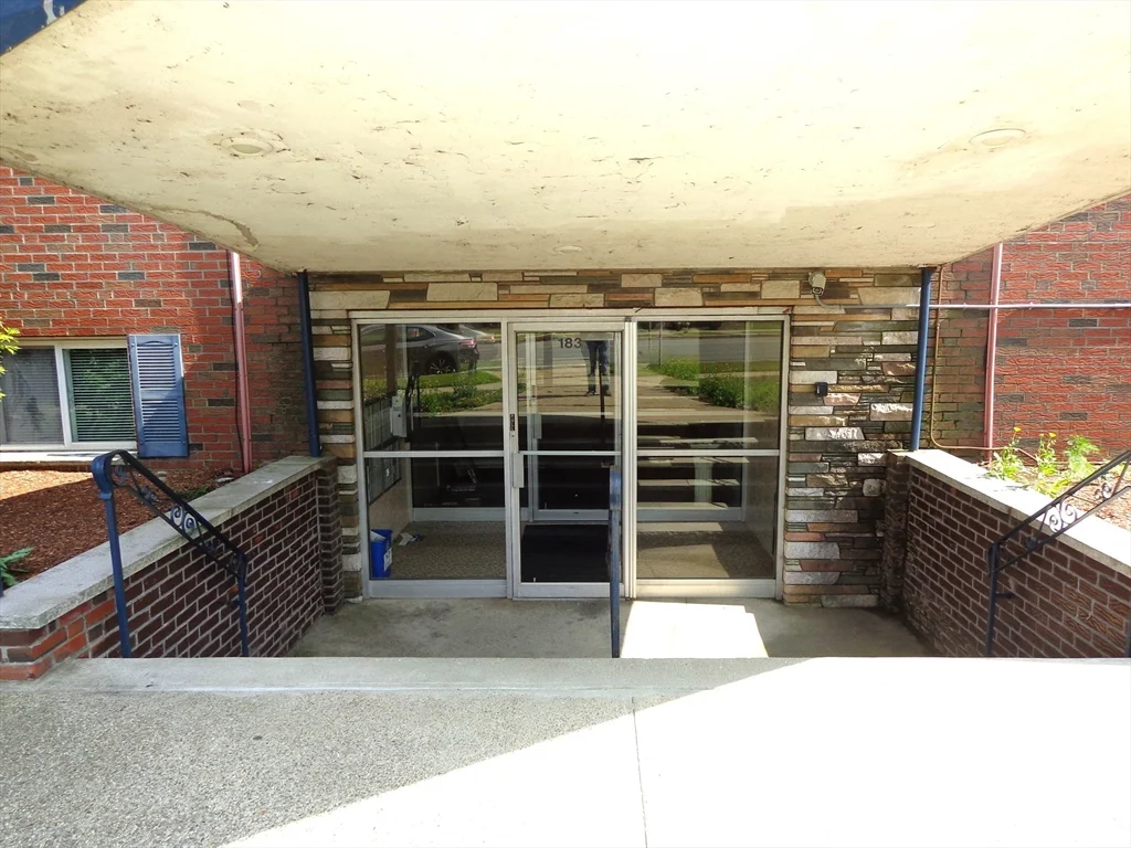 2 bed, 1 bath apartment for rent at 183 Mount Auburn St Unit 15, Watertown — photo 3 of 15