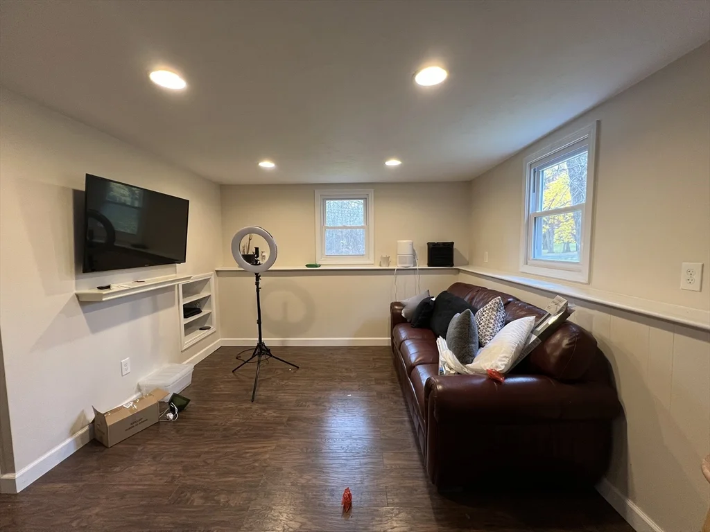 3 bed, 1 bath apartment for rent at 183 Oak St, Raynham — photo 13 of 18