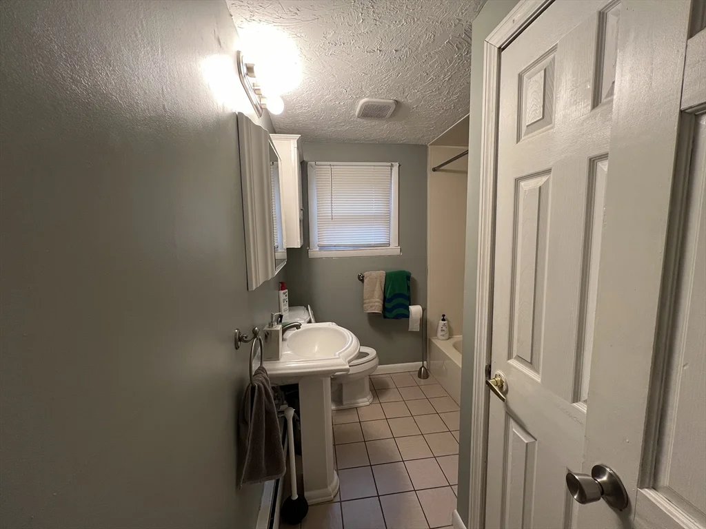 3 bed, 1 bath apartment for rent at 183 Oak St, Raynham — photo 8 of 18