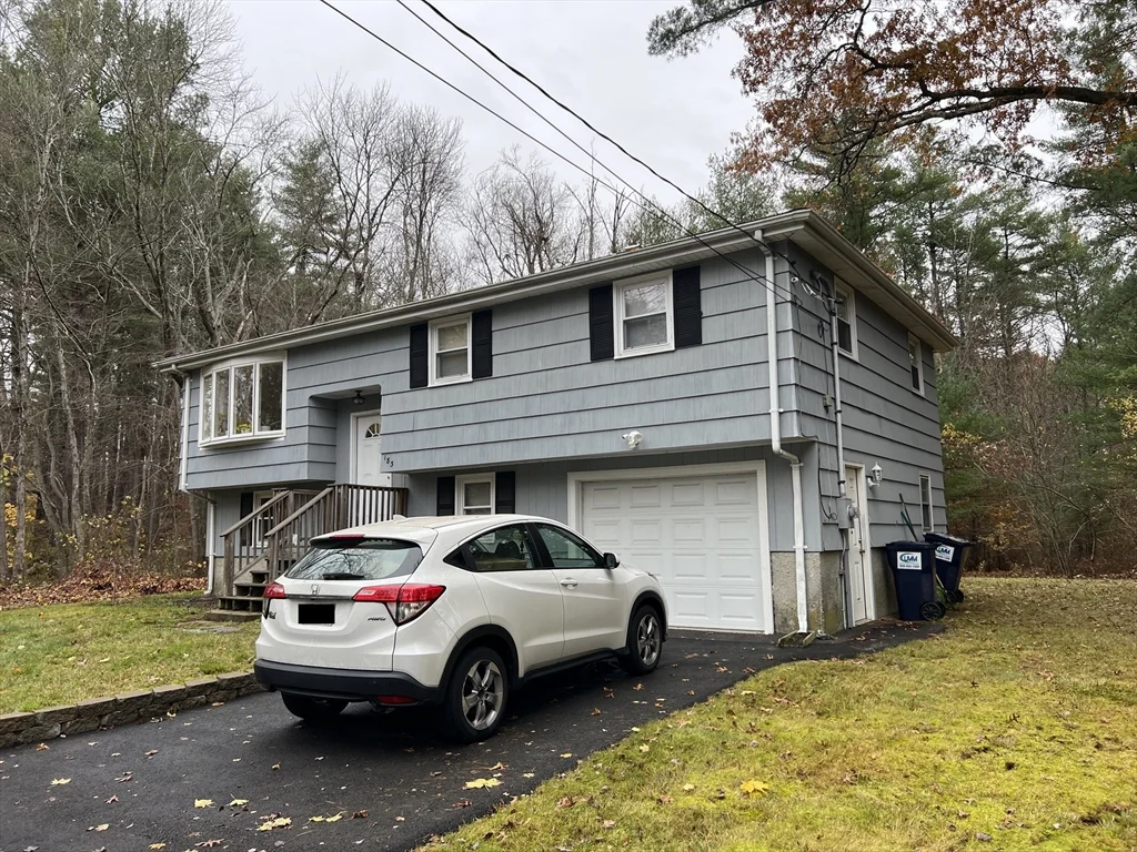 3 bed, 1 bath apartment for rent at 183 Oak St, Raynham — photo 2 of 18