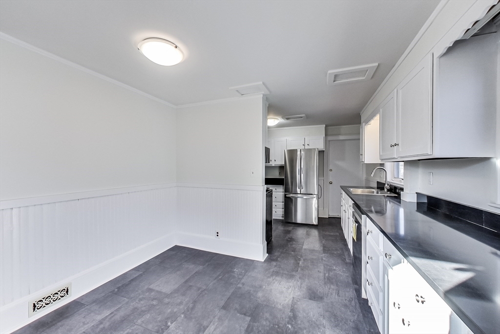 4 bed, 2 bath apartment for rent at 183 Powder House Blvd Unit 2, West Somerville — photo 9 of 38