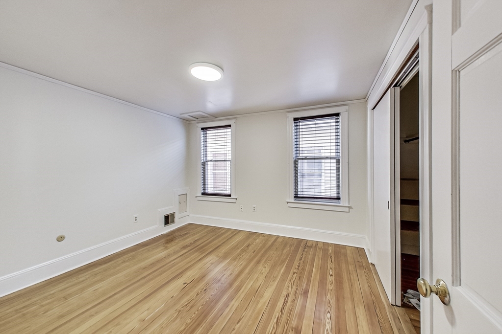 4 bed, 2 bath apartment for rent at 183 Powder House Blvd Unit 2, West Somerville — photo 14 of 38