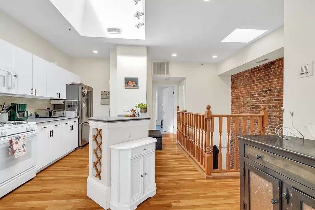 2 bed, 1.5 bath apartment for rent at 183 Saint Botolph St Unit 4, Back Bay — photo 1 of 4