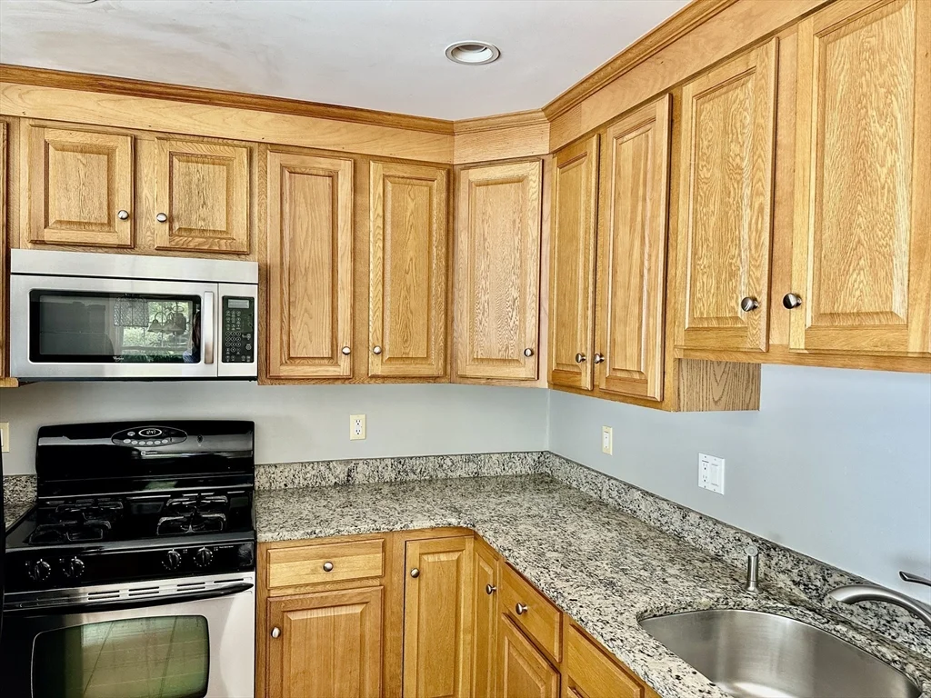 3 bed, 2 bath apartment for rent at 183 Summer St Unit 183, Watertown — photo 3 of 12