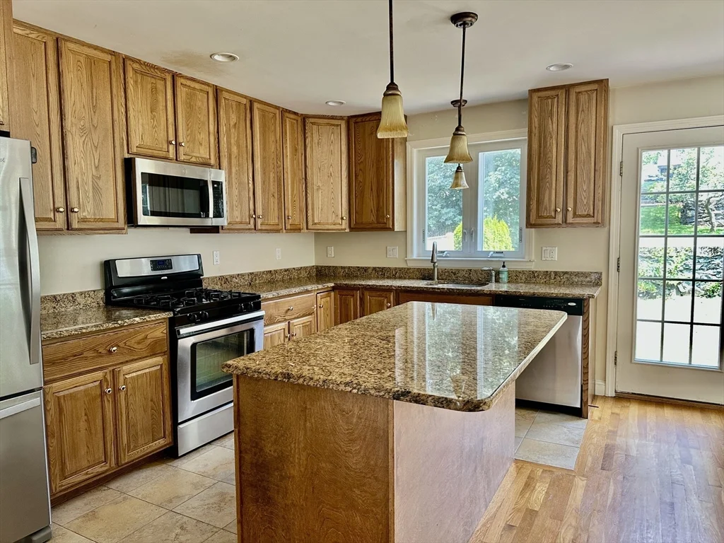 3 bed, 2 bath apartment for rent at 183 Summer St Unit 183, Watertown — photo 2 of 12