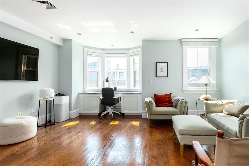 1 bed, 1 bath apartment for rent at 183 W Canton St Unit 4-FURNISHED, South End — photo 2 of 12