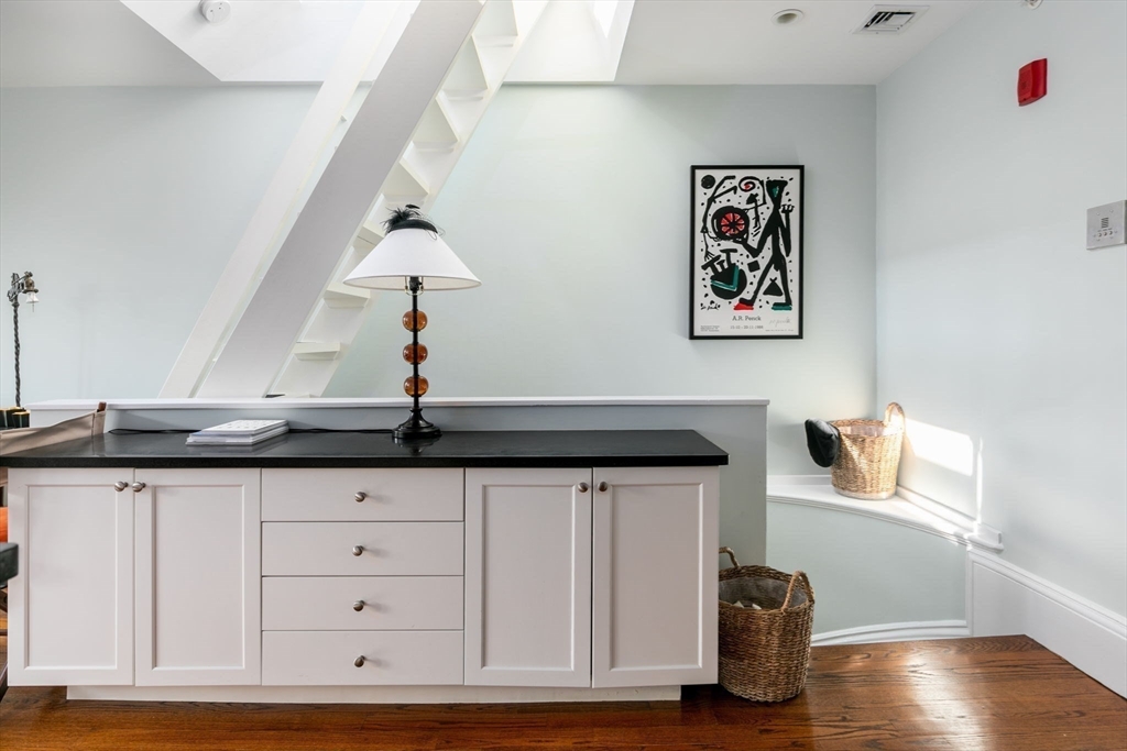 1 bed, 1 bath apartment for rent at 183 W Canton St Unit 4-FURNISHED, South End — photo 5 of 12