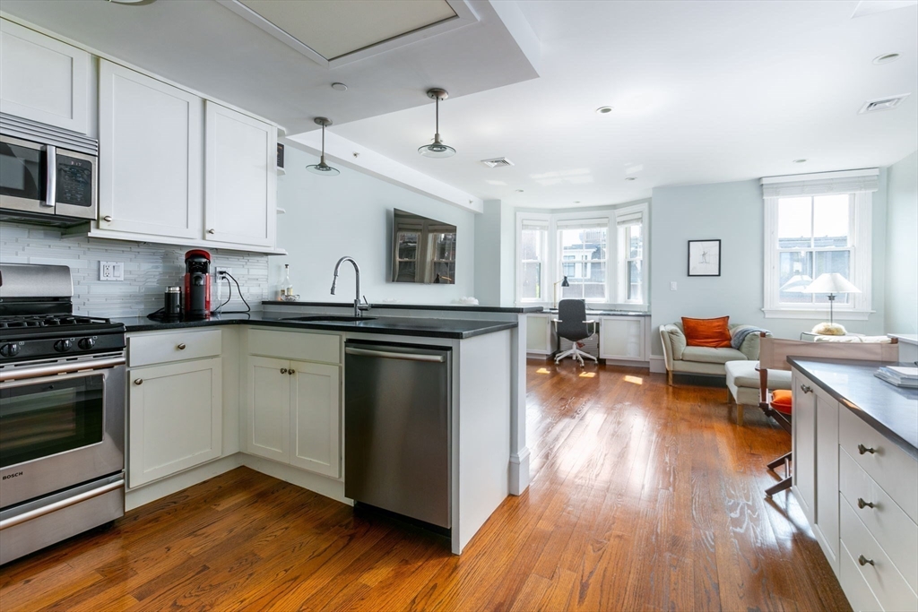 1 bed, 1 bath apartment for rent at 183 W Canton St Unit 4-FURNISHED, South End — photo 4 of 12