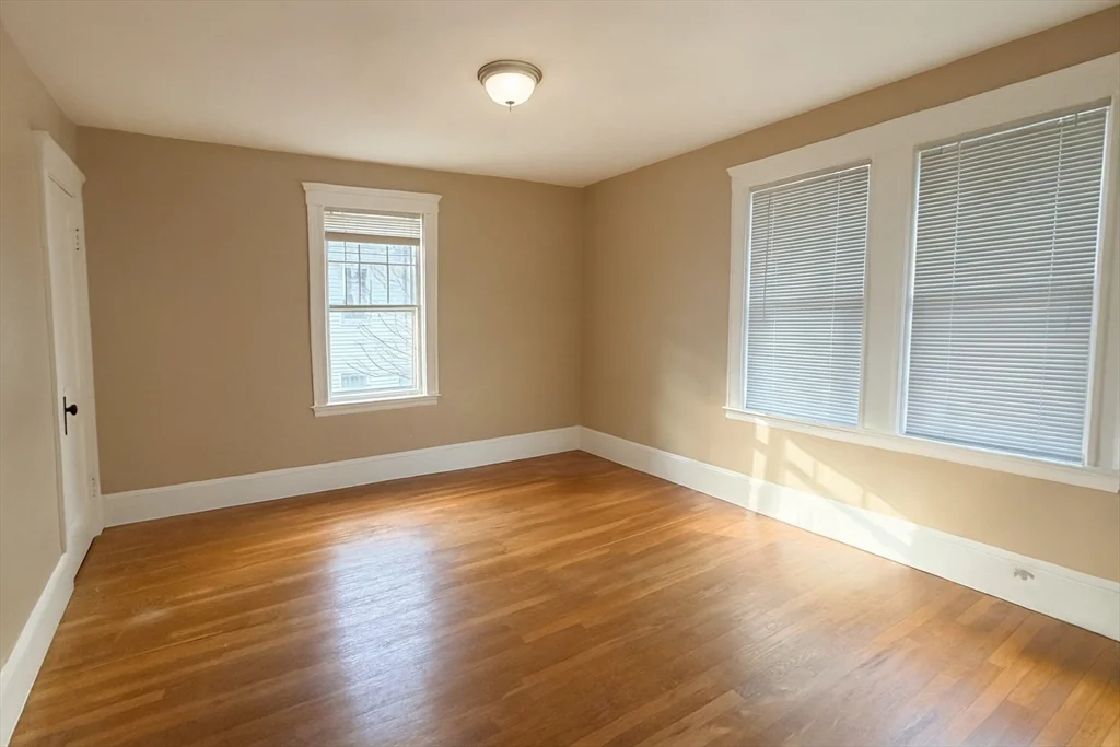 2 bed, 1 bath apartment for rent at 183 Willis Ave Unit 2, Medford — photo 4 of 10