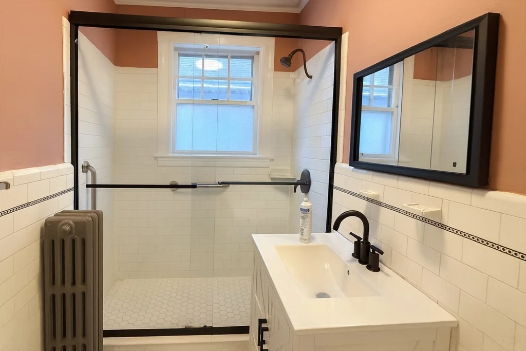 2 bed, 1 bath apartment for rent at 183 Willis Ave Unit 2, Medford — photo 9 of 10