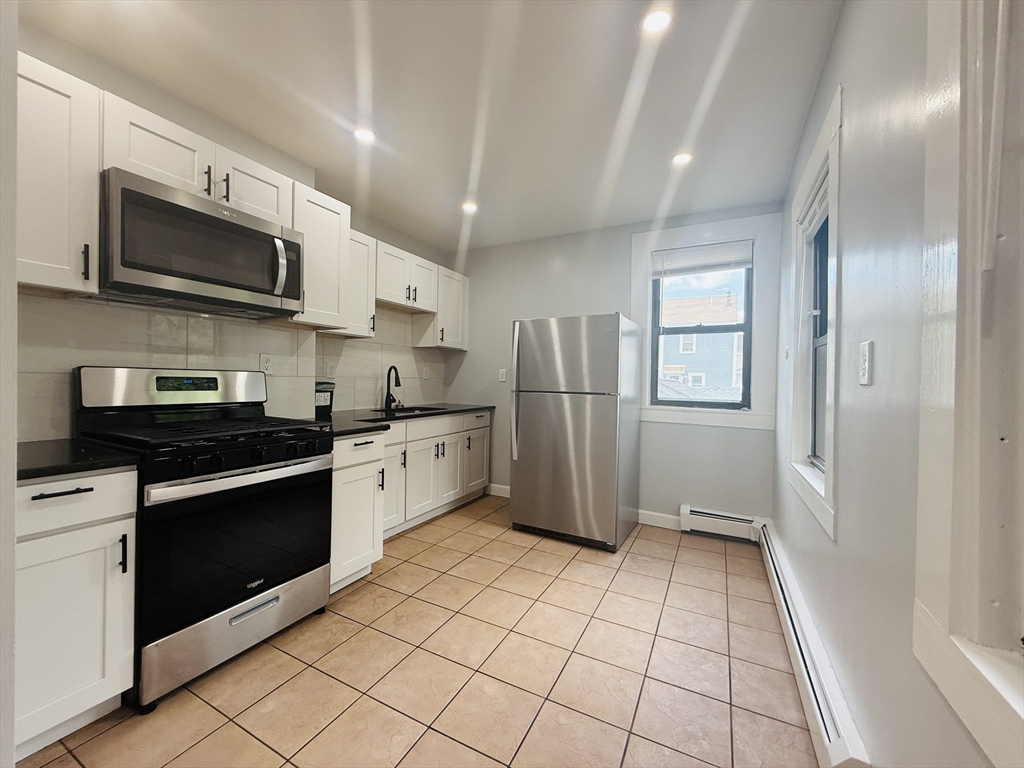 2 bed, 1 bath apartment for rent at 183 Windsor St Unit 1, The Port — photo 2 of 14