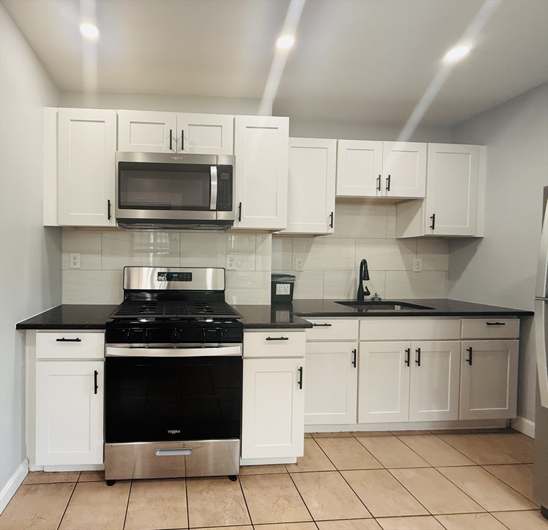 2 bed, 1 bath apartment for rent at 183 Windsor St Unit 1, The Port — photo 1 of 14