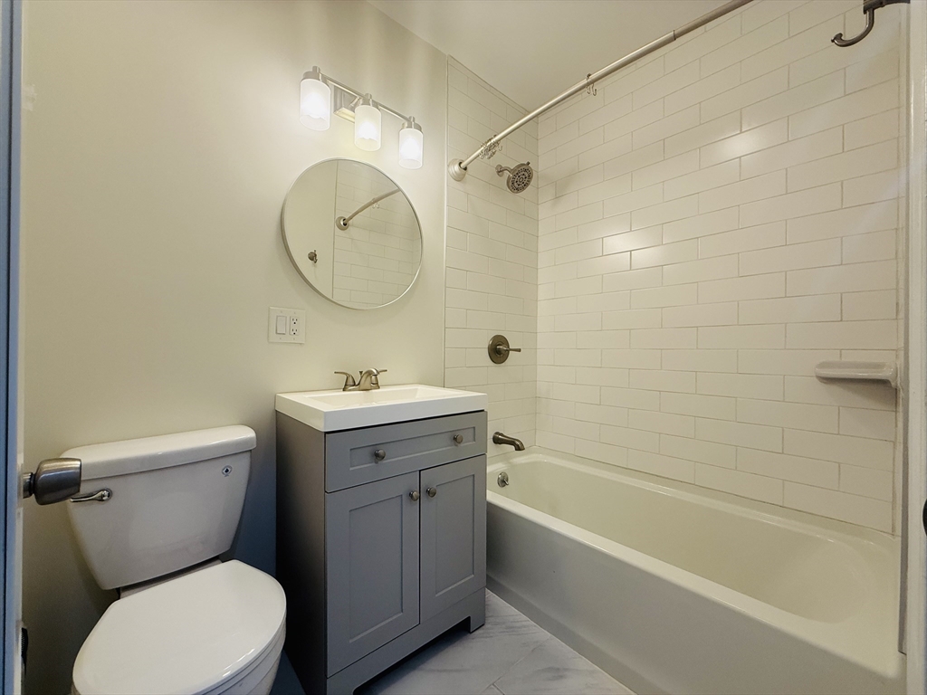 2 bed, 1 bath apartment for rent at 183 Windsor St Unit 1, The Port — photo 5 of 14