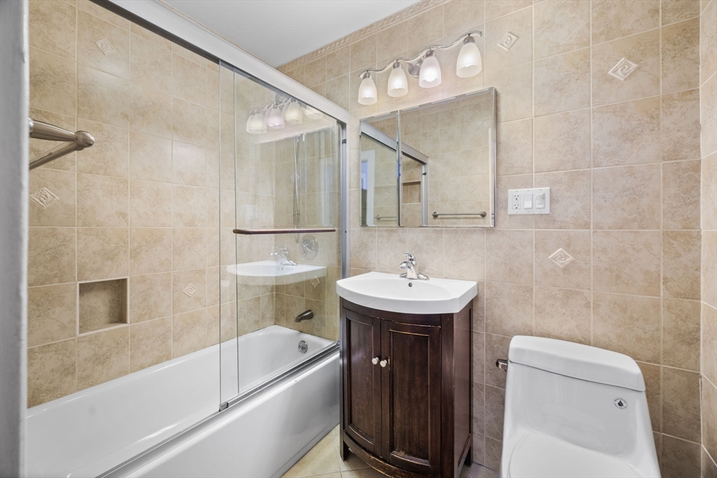 2 bed, 1 bath apartment for rent at 1834 Beacon St Unit 5, Brookline — photo 5 of 6