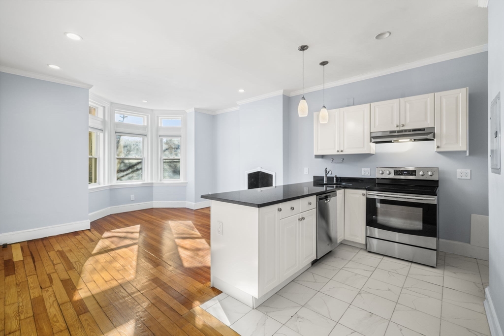 2 bed, 1 bath apartment for rent at 1834 Beacon St Unit 5, Brookline — photo 1 of 6