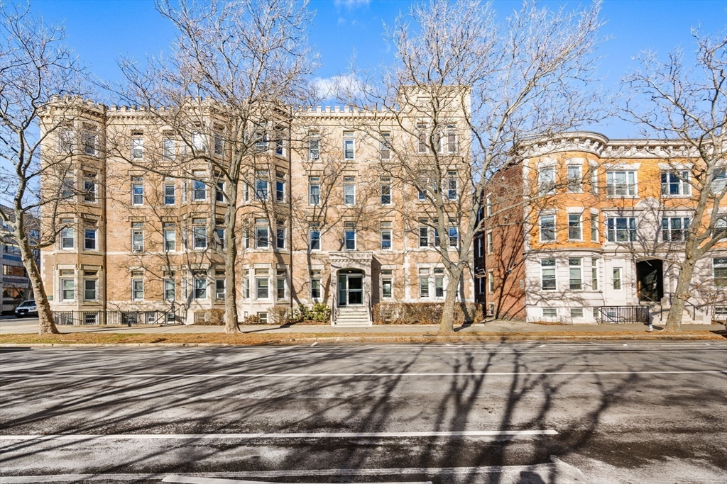 2 bed, 1 bath apartment for rent at 1834 Beacon St Unit 5, Brookline — photo 6 of 6