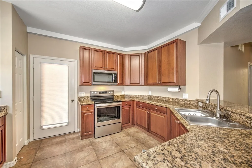 3 bed, 2 bath apartment for rent at 1836 Concordia Lake Circle Unit 1303, Cape Coral — photo 9 of 37