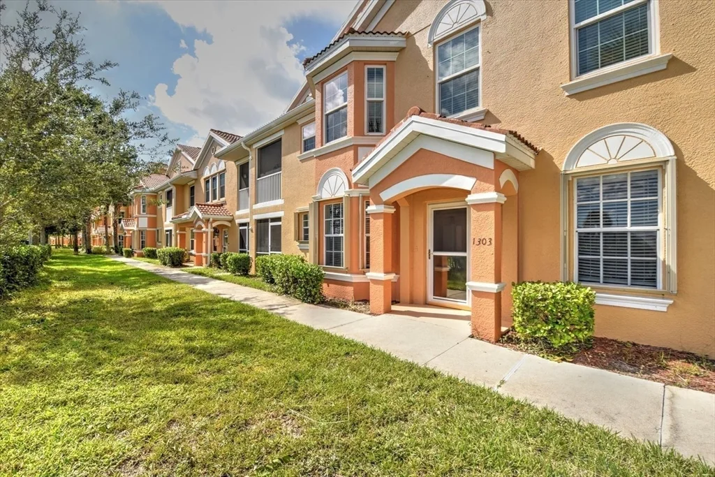 3 bed, 2 bath apartment for rent at 1836 Concordia Lake Circle Unit 1303, Cape Coral — photo 3 of 37