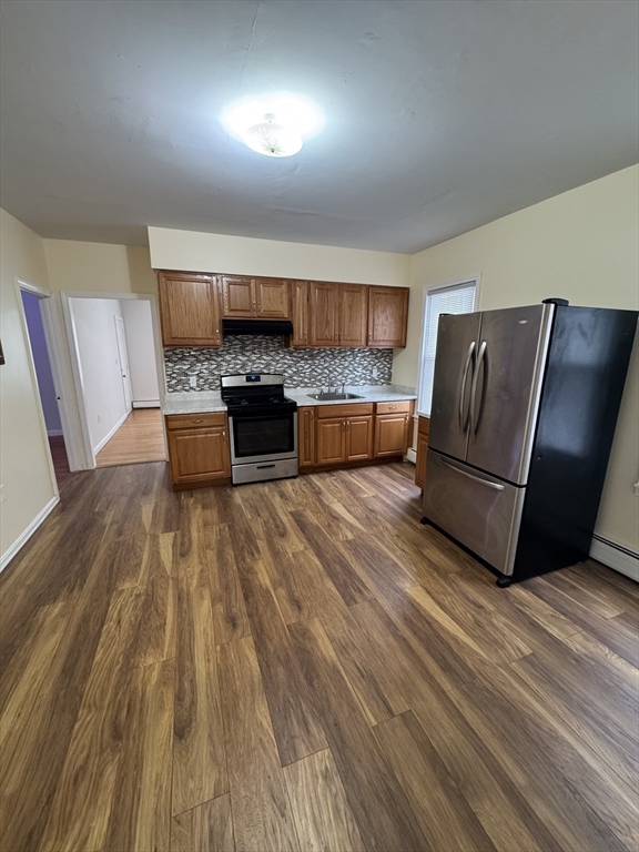 3 bed, 1 bath apartment for rent at 184 Austin St Unit 2, West — photo 2 of 8