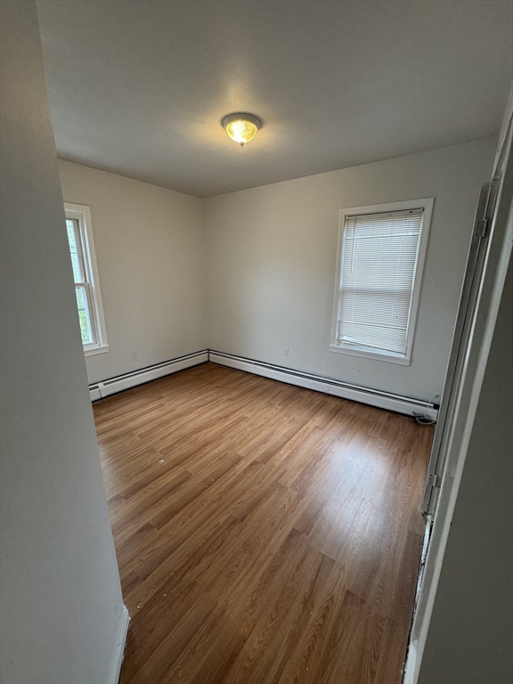 3 bed, 1 bath apartment for rent at 184 Austin St Unit 2, West — photo 6 of 8