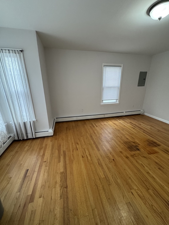 3 bed, 1 bath apartment for rent at 184 Austin St Unit 2, West — photo 4 of 8