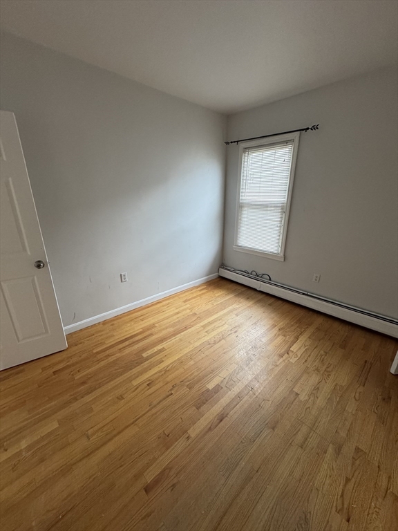 3 bed, 1 bath apartment for rent at 184 Austin St Unit 2, West — photo 5 of 8