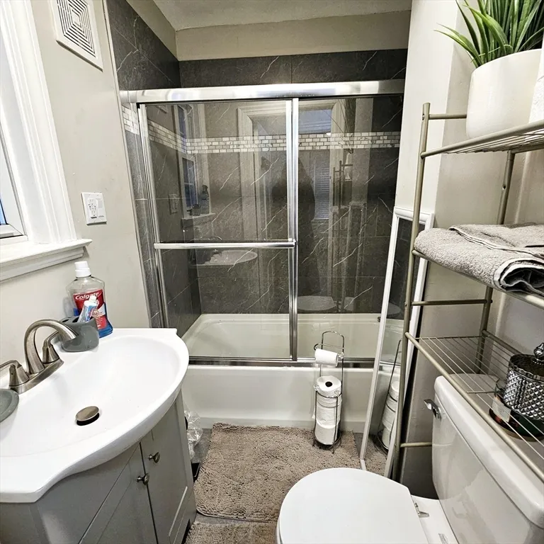 3 bed, 2 bath apartment for rent at 184 Canton St Unit 0, East Side — photo 6 of 20