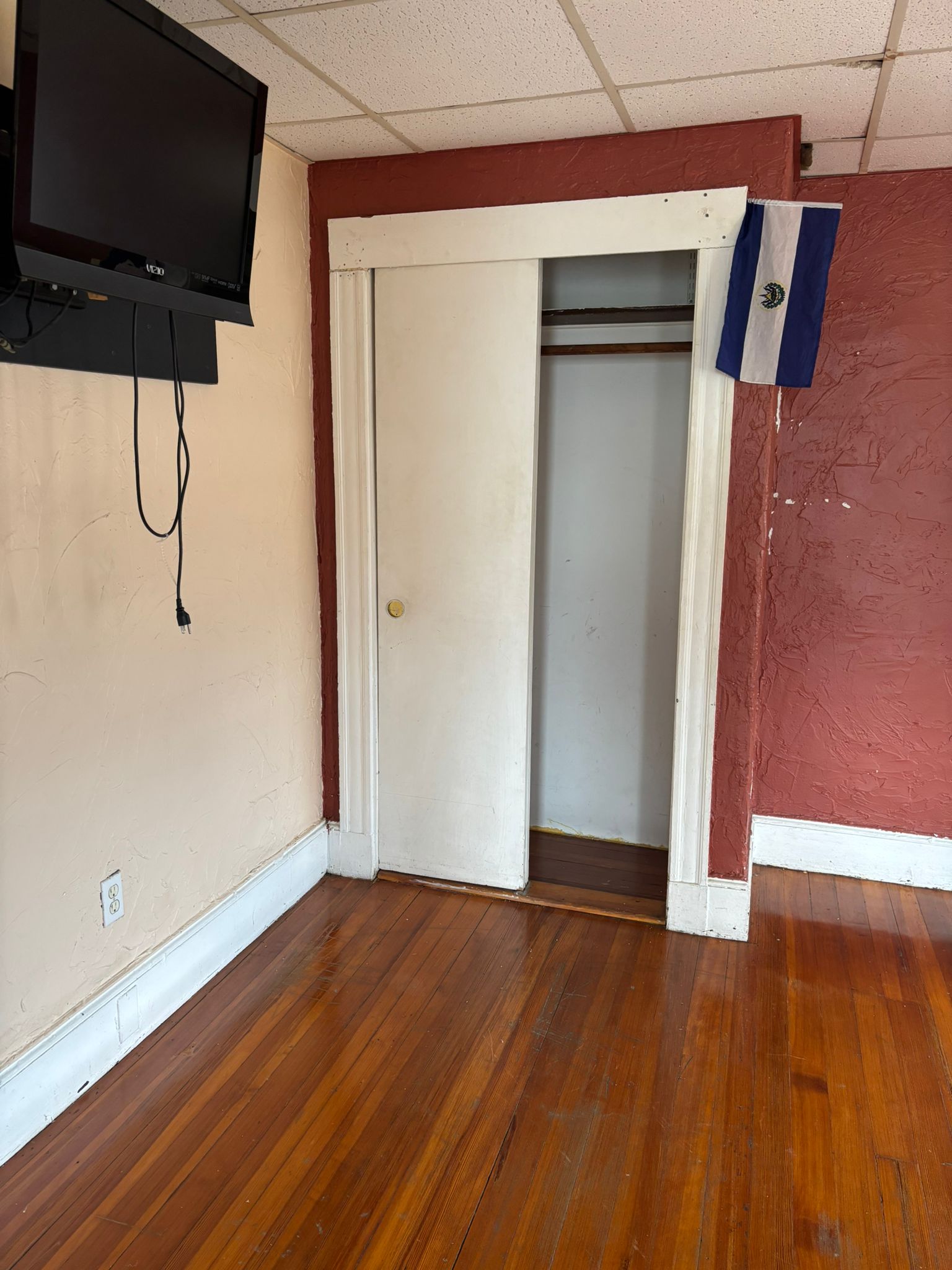 3 bed, 1 bath apartment for rent at 184 Congress Ave Unit 3, Chelsea — photo 2 of 16