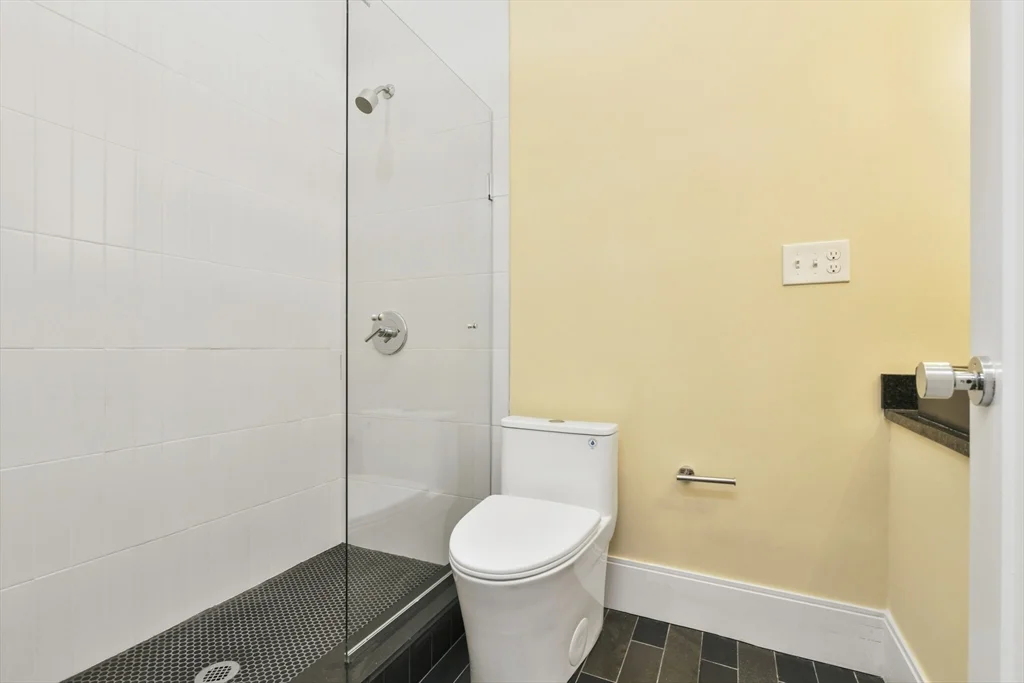 3 bed, 2 bath apartment for rent at 184 Paris Unit 3, East Boston — photo 6 of 16
