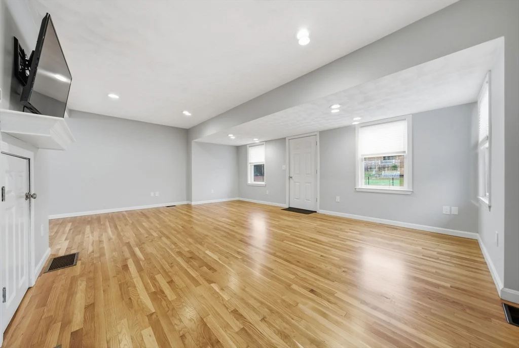 2 bed, 1 bath apartment for rent at 184 Park St, North Reading — photo 5 of 25