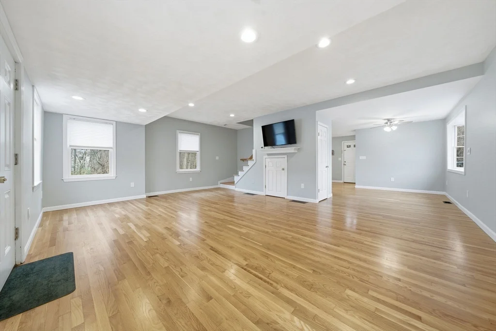 2 bed, 1 bath apartment for rent at 184 Park St, North Reading — photo 2 of 25