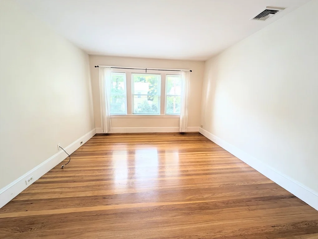 3 bed, 1 bath apartment for rent at 184 Parmenter Rd Unit 2, West Newton — photo 3 of 20