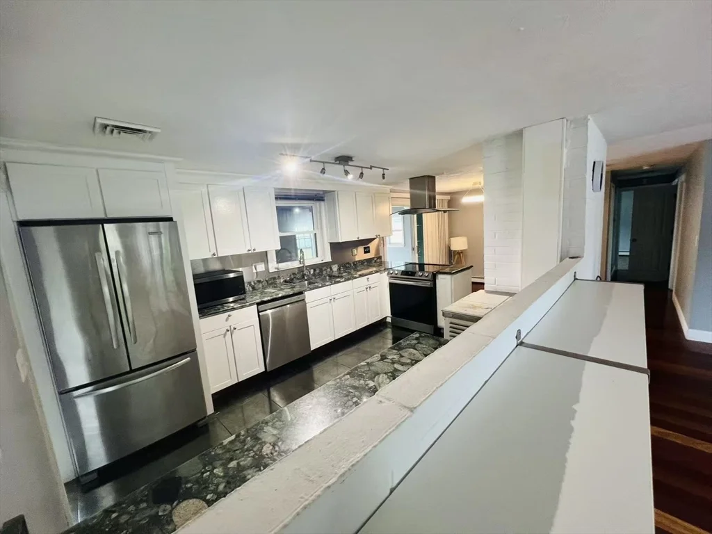 3 bed, 1 bath apartment for rent at 184 Richard Rd Unit 0, Braintree — photo 3 of 21