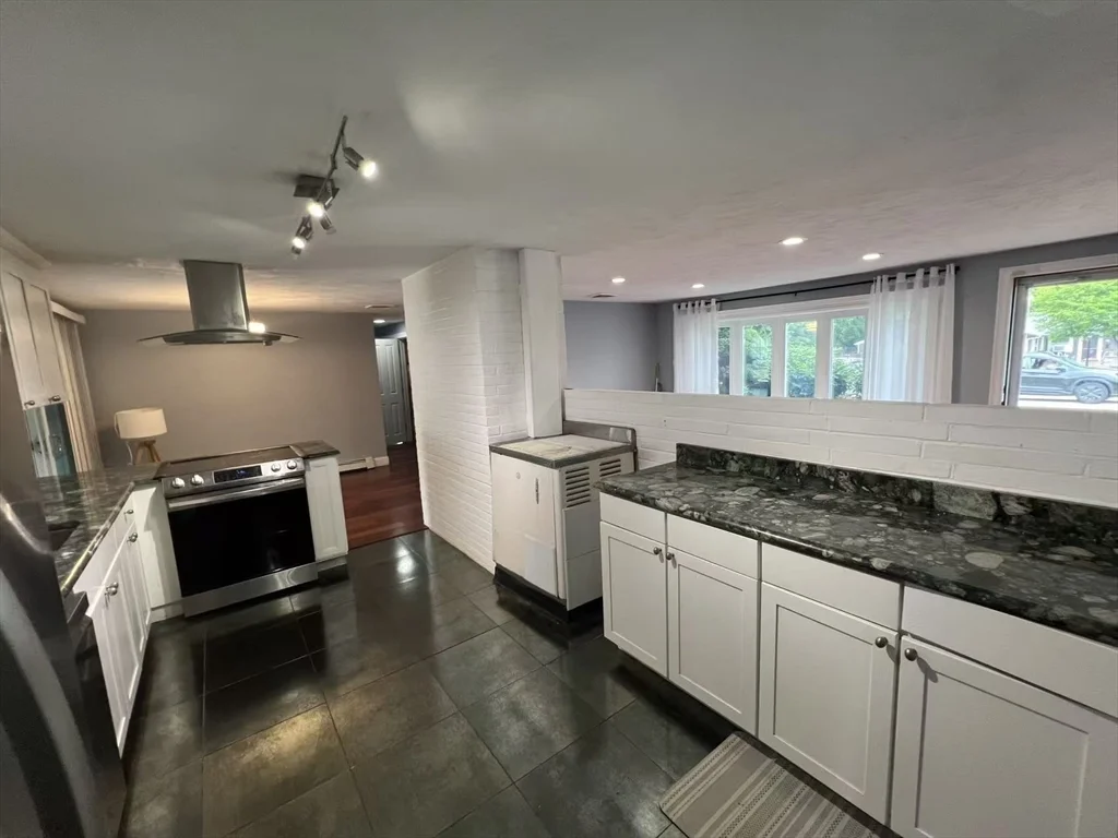 3 bed, 1 bath apartment for rent at 184 Richard Rd Unit 0, Braintree — photo 4 of 21
