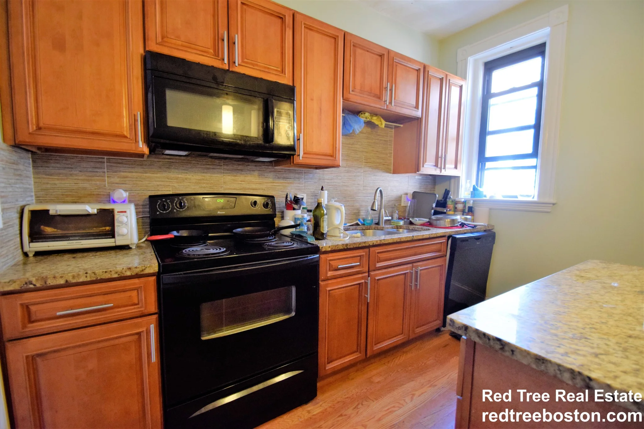 5 bed, 2 bath apartment for rent at 184 Saint Paul St Unit 3, Brookline — photo 6 of 18