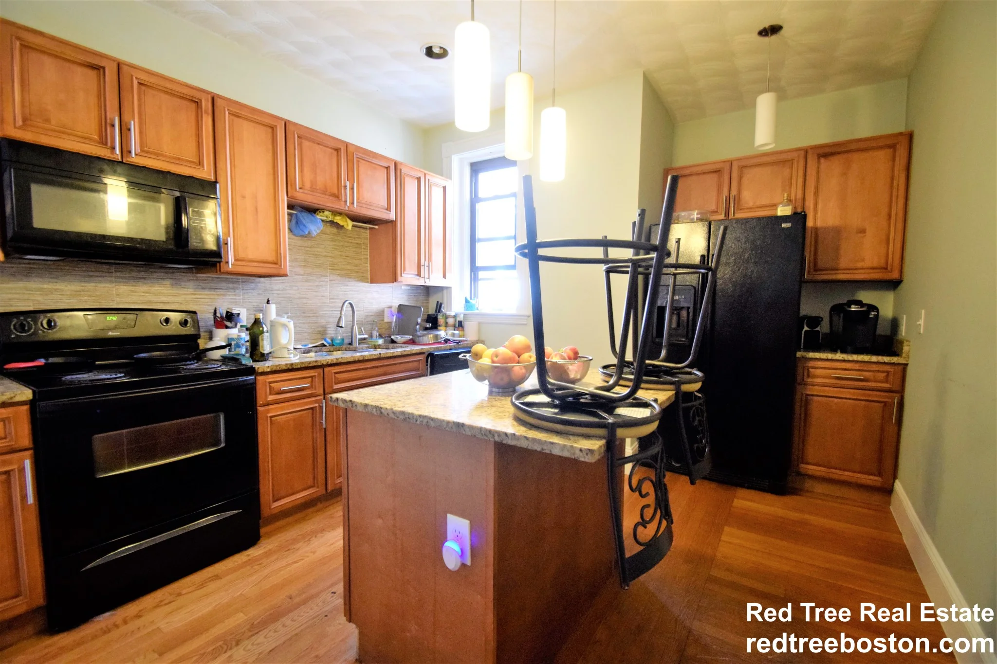 5 bed, 2 bath apartment for rent at 184 Saint Paul St Unit 3, Brookline — photo 4 of 18