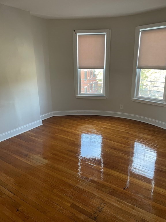 4 bed, 1 bath apartment for rent at 184 Walnut Ave Unit 2, Roxbury — photo 3 of 10