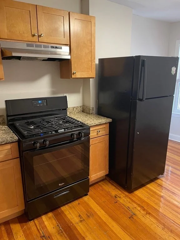 4 bed, 1 bath apartment for rent at 184 Walnut Ave Unit 3, Roxbury — photo 2 of 10