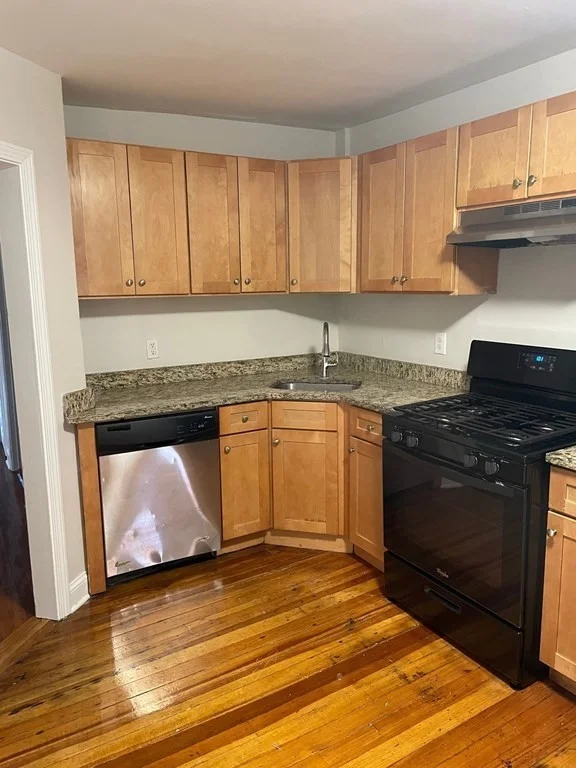 4 bed, 1 bath apartment for rent at 184 Walnut Ave Unit 3, Roxbury — photo 1 of 10