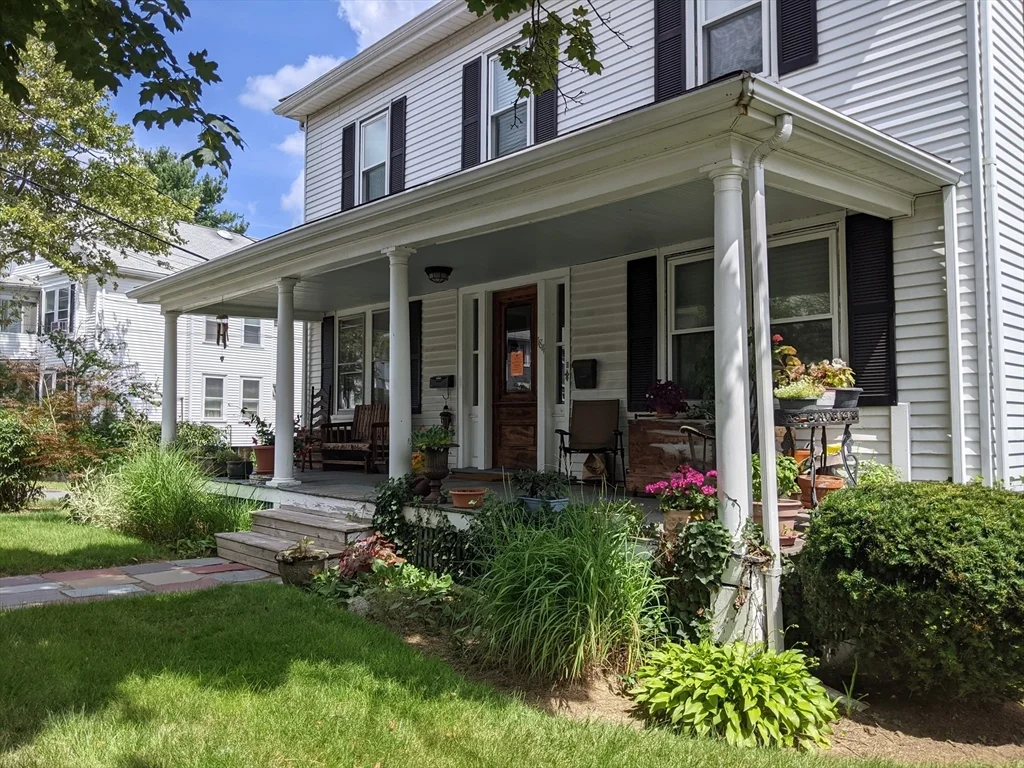 2 bed, 1 bath apartment for rent at 184 White St Unit 2, Belmont — photo 1 of 29