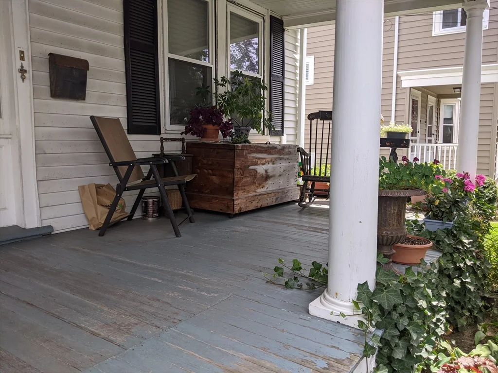 2 bed, 1 bath apartment for rent at 184 White St Unit 2, Belmont — photo 3 of 29