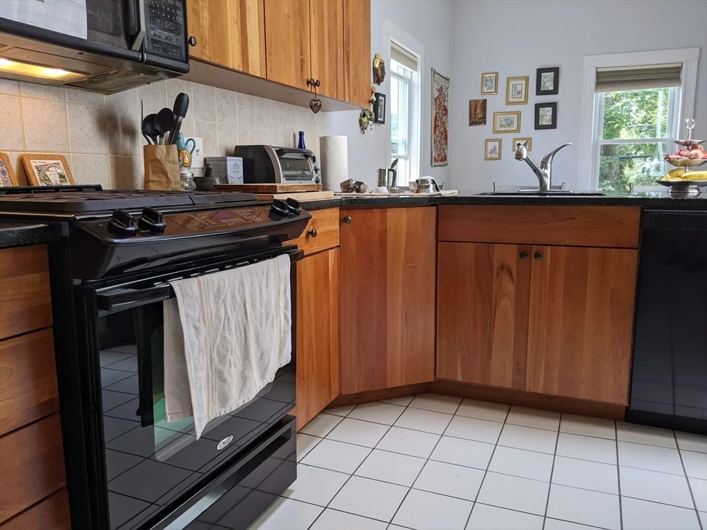 2 bed, 1 bath apartment for rent at 184 White St Unit 2, Belmont — photo 28 of 29
