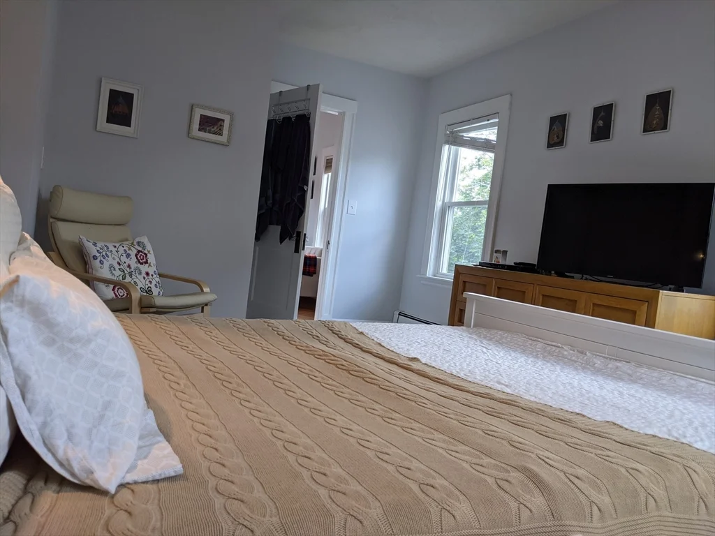 2 bed, 1 bath apartment for rent at 184 White St Unit 2, Belmont — photo 15 of 29