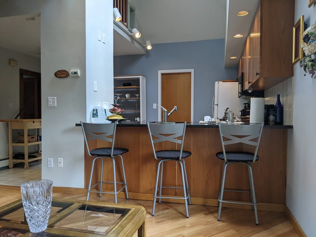 2 bed, 1 bath apartment for rent at 184 White St Unit 2, Belmont — photo 4 of 29