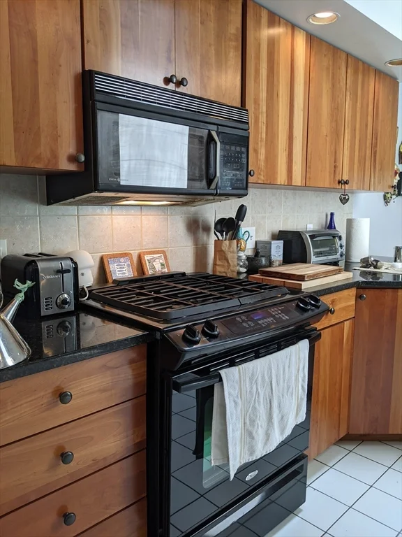2 bed, 1 bath apartment for rent at 184 White St Unit 2, Belmont — photo 29 of 29