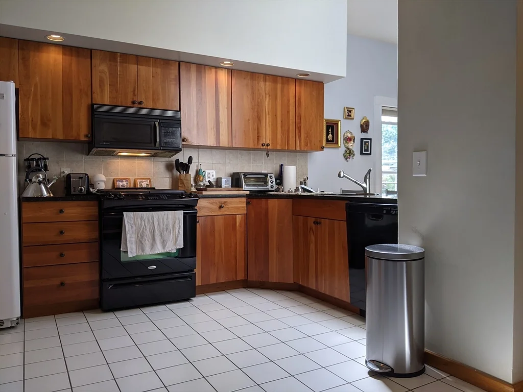 2 bed, 1 bath apartment for rent at 184 White St Unit 2, Belmont — photo 5 of 29