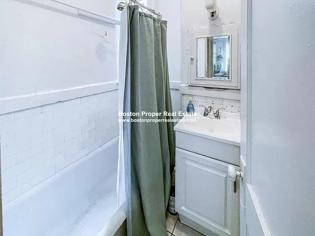 1 bed, 1 bath apartment for rent at 1840 Commonwealth Ave Unit 17, Brighton — photo 4 of 9