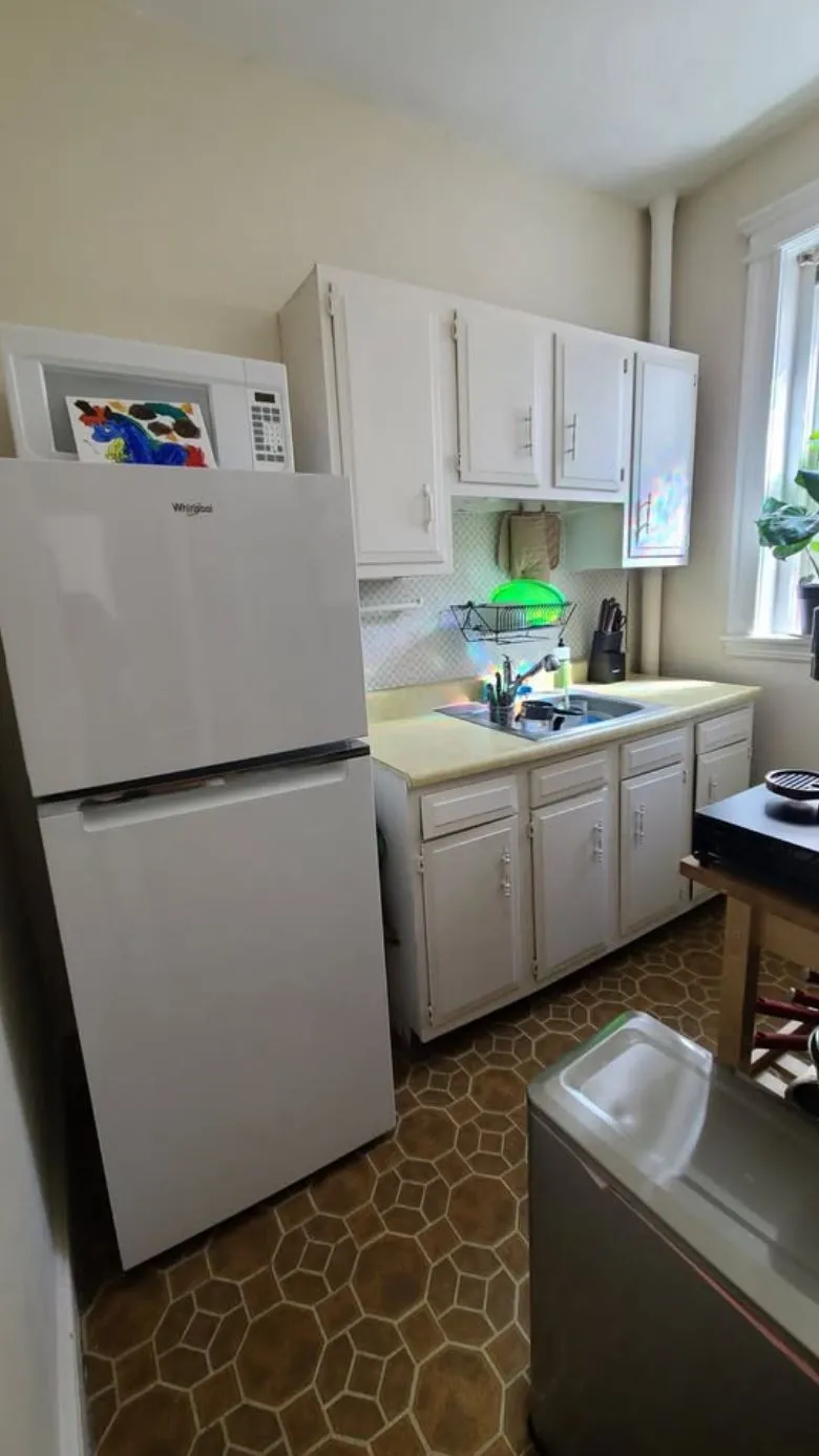 Studio bed, 1 bath apartment for rent at 1840 Commonwealth Ave Unit 8, Brighton — photo 4 of 7