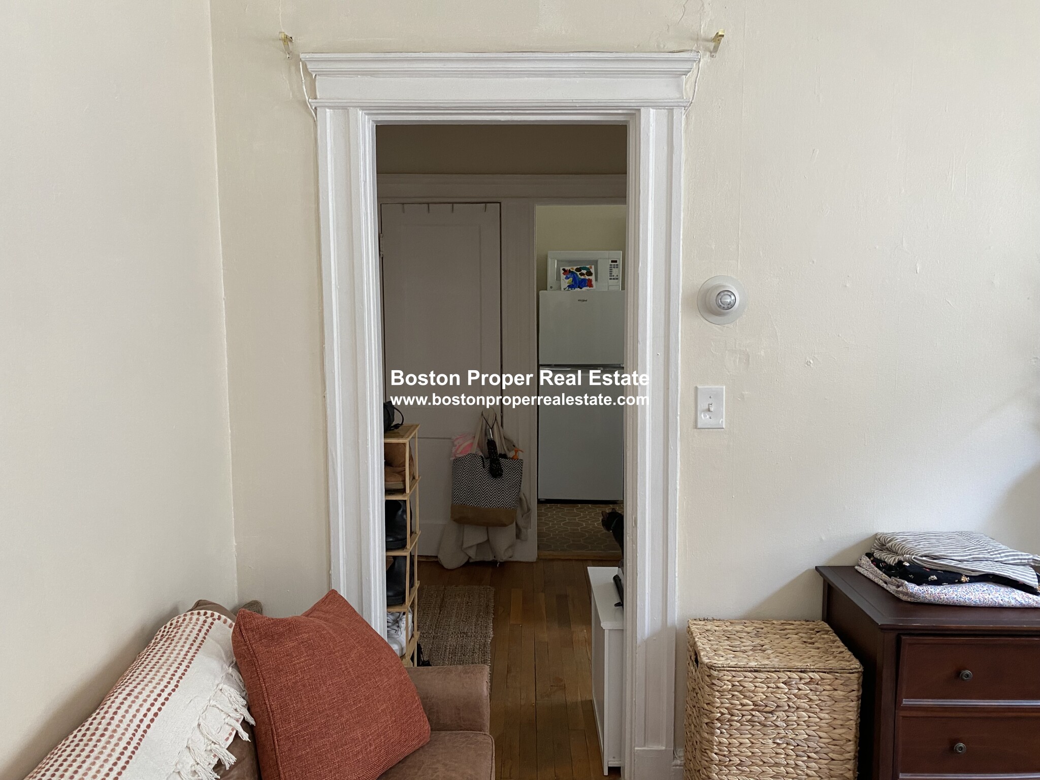 Studio bed, 1 bath apartment for rent at 1840 Commonwealth Ave Unit 8A, Brighton — photo 4 of 10