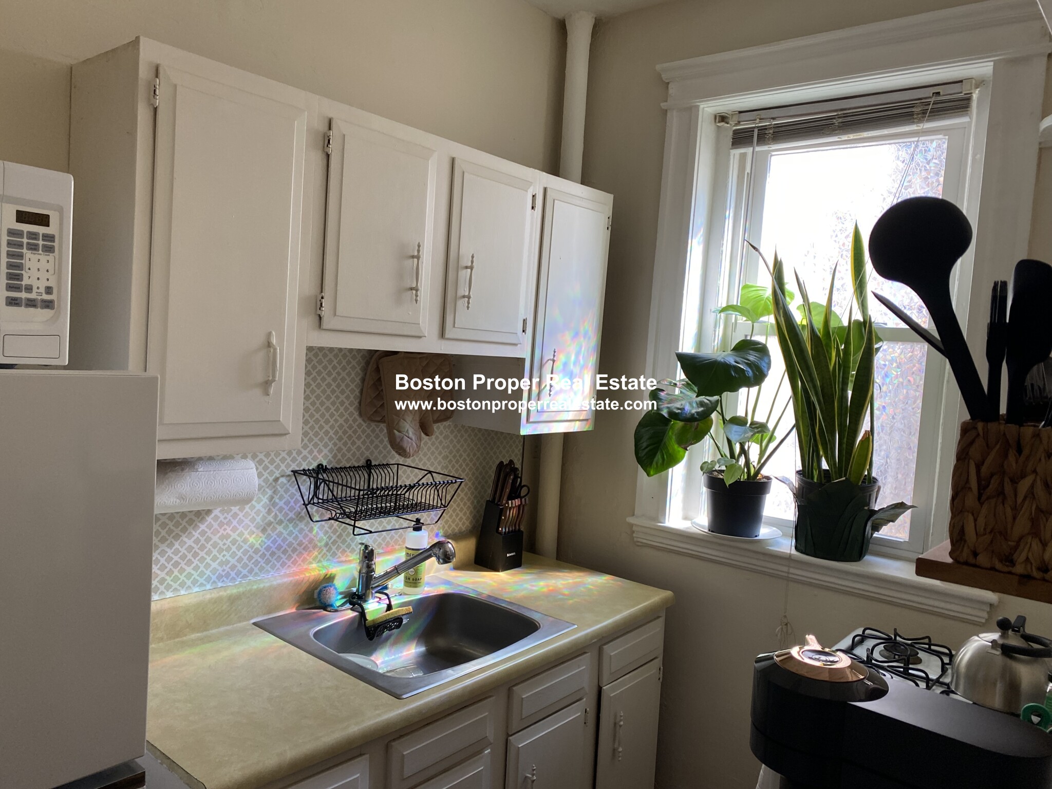 Studio bed, 1 bath apartment for rent at 1840 Commonwealth Ave Unit 8A, Brighton — photo 1 of 10